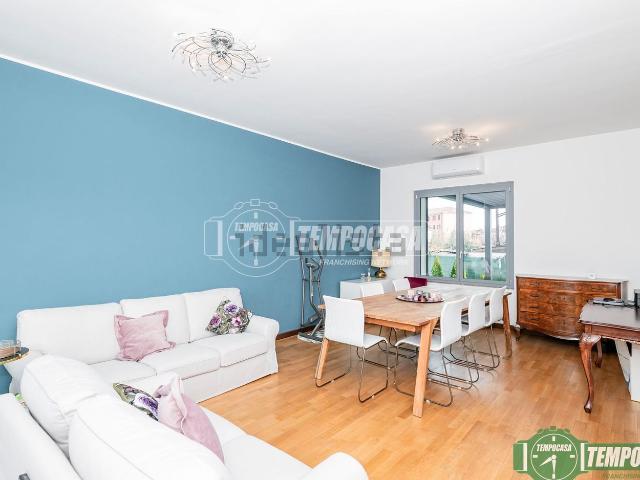 Villetta bifamiliare in vendita di 215 m² in Via Nino Bixio, 4