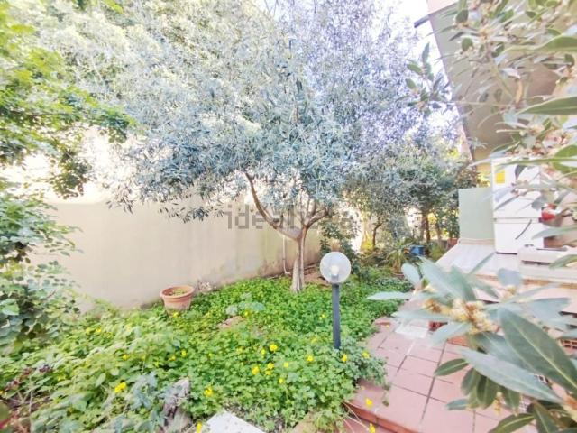 Villetta bifamiliare in vendita di 215 m² in Via Silesu, 18