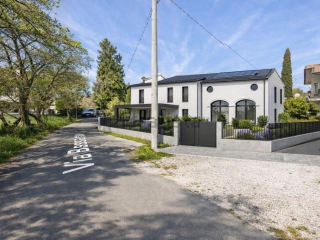 Villetta indipendente in vendita di 215 m²