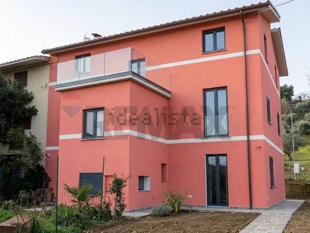 Villetta bifamiliare in vendita di 216 m² in Via Anello, 62