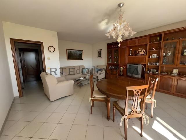Villetta bifamiliare in vendita di 216 m² in Via de le Motte, 226