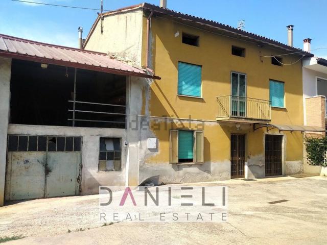 Villetta bifamiliare in vendita di 216 m² in Via Graone