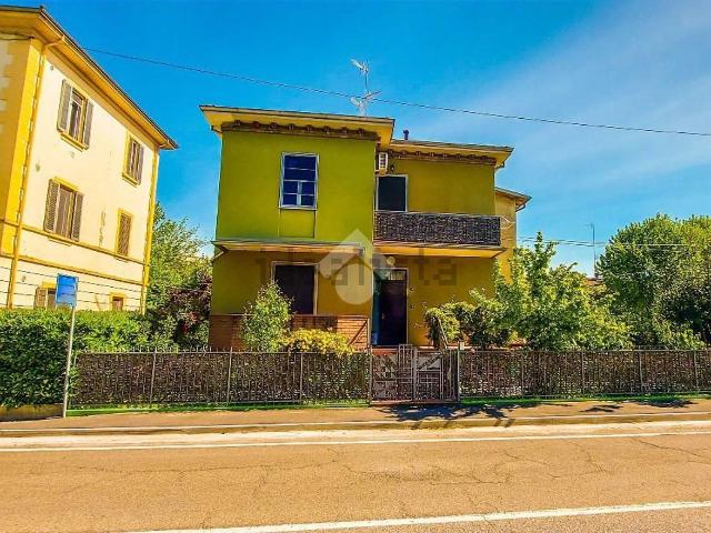 Villetta bifamiliare in vendita di 216 m² in Via Roma, 49
