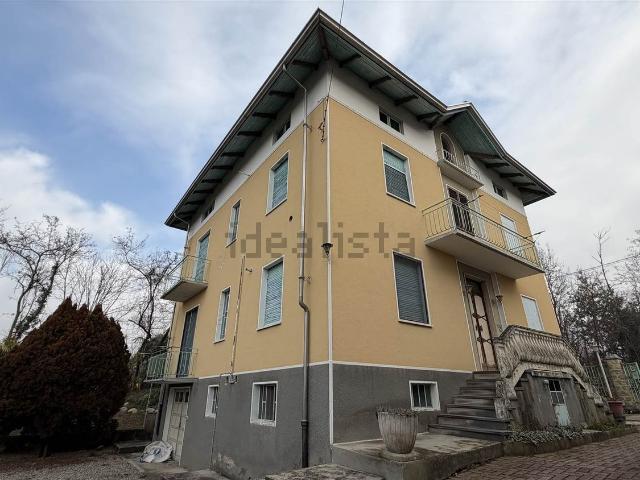 Villetta bifamiliare in vendita di 216 m² in Via Spinei, 9