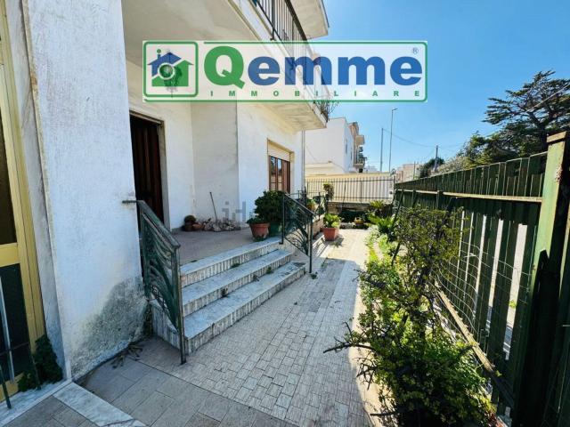Villetta bifamiliare in vendita di 218 m² in Via Vittorio Emanuele III