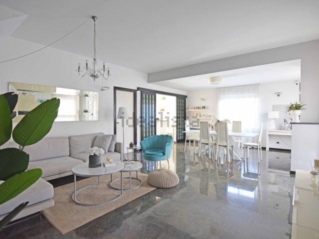 Villetta bifamiliare in vendita di 218 m² in Via Gennaro Astaritta, 3