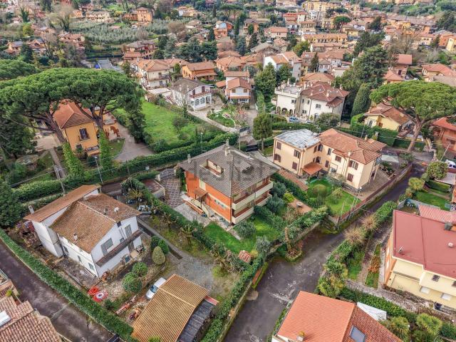 Villetta bifamiliare in vendita di 219 m² in Via Guglielmo Quattrucci, 266
