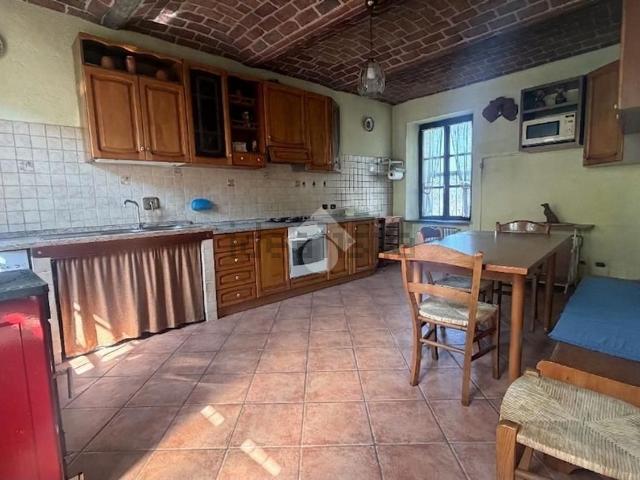 Villetta bifamiliare in vendita di 219 m² in Via Papa Giovanni XXIII, 37