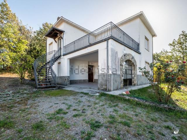 Villetta bifamiliare in vendita di 223 m² in Strada Castellaro, 34