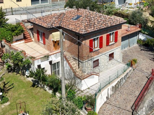 Villetta bifamiliare in vendita di 223 m² in Via Montegelli Mellino, 30