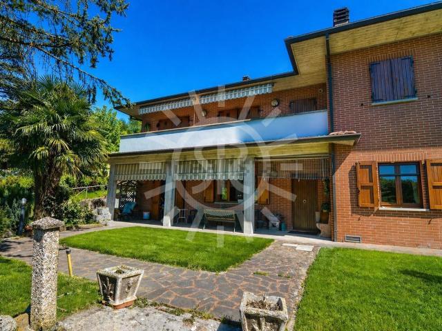 Villetta bifamiliare in vendita di 223 m² in Via Pizzano