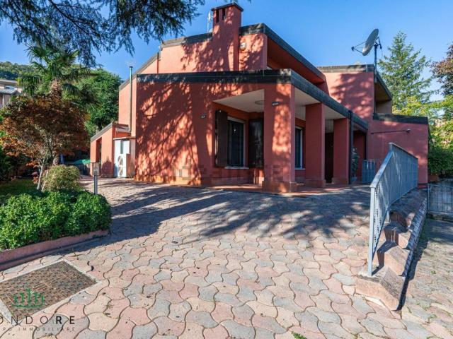 Villetta bifamiliare in vendita di 223 m² in Via Setta
