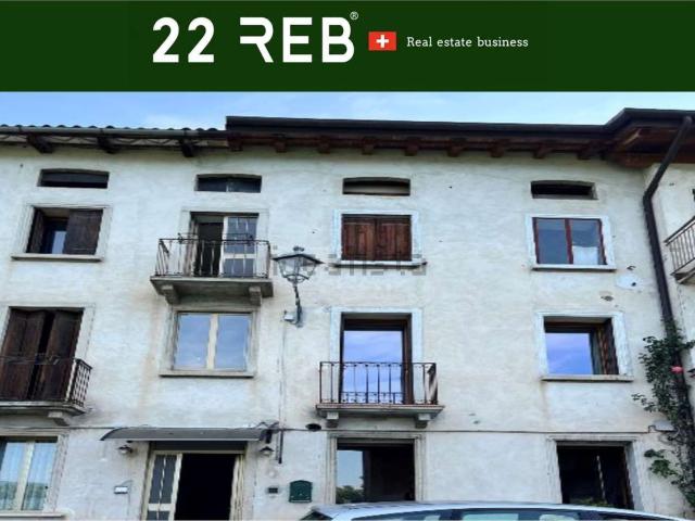 Villetta bifamiliare in vendita di 220 m² in Contrada Ambrosini