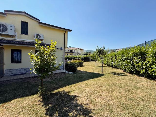 Villetta bifamiliare in vendita di 220 m² in Contrada Coste di Oratino