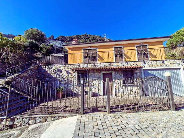 Villetta bifamiliare in vendita di 220 m² in Corso della Repubblica