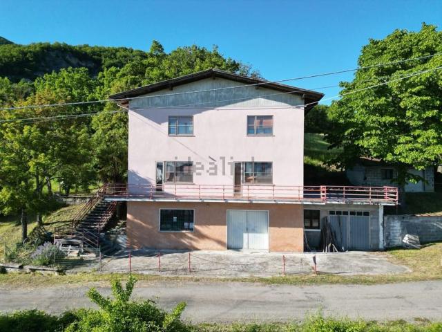 Villetta bifamiliare in vendita di 220 m² in Località Pareto di Casanova, 92