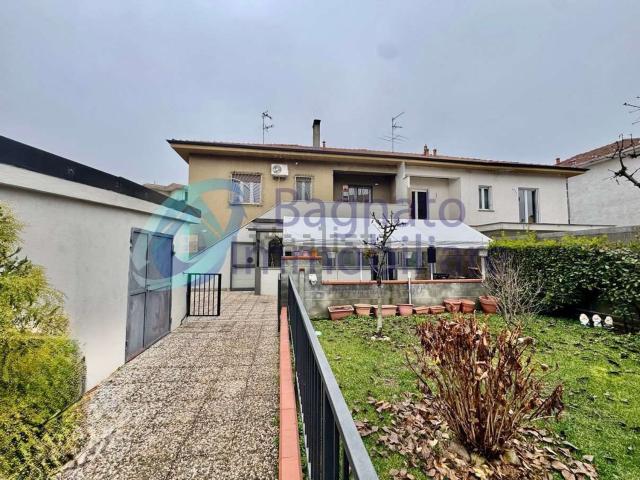 Villetta bifamiliare in vendita di 220 m² in Strada della Madonnina, 8