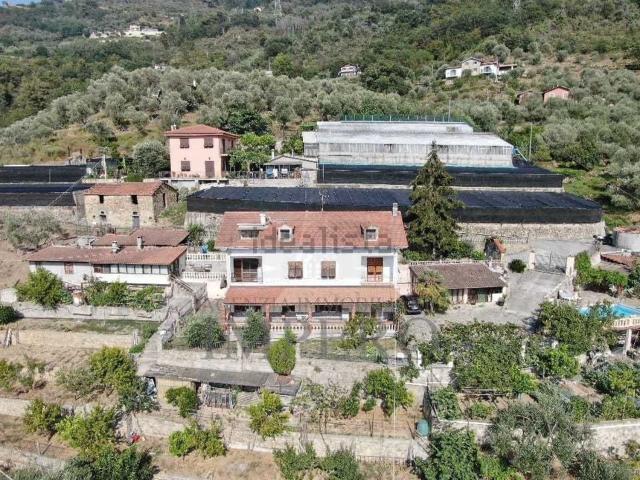Villetta bifamiliare in vendita di 220 m² in Strada Oria
