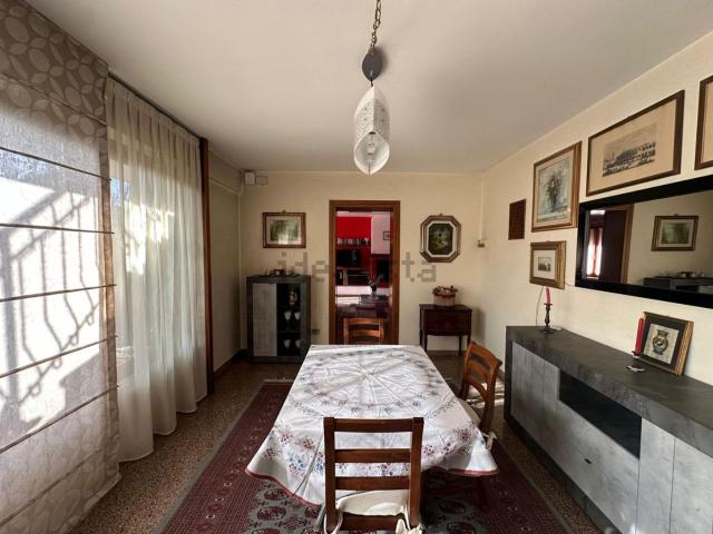 Villetta bifamiliare in vendita di 220 m² in Via Trieste, 31
