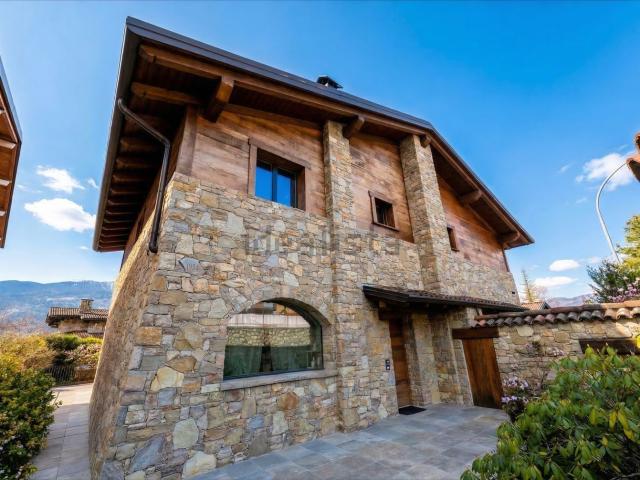 Villetta bifamiliare in vendita di 220 m² in Via Vittorio Emanuele II, 16