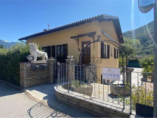 Villetta bifamiliare in vendita di 220 m² in Via alla Piana, 30