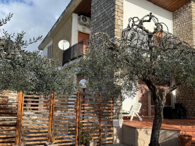 Villetta bifamiliare in vendita di 220 m² in Via Canzatora, 201