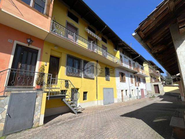 Villetta bifamiliare in vendita di 220 m² in Via Carlo Massa, 54