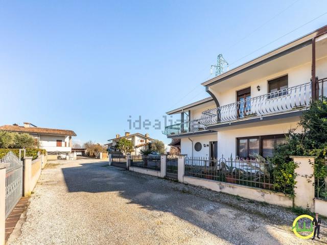 Villetta bifamiliare in vendita di 220 m² in Via Chiesa, 27