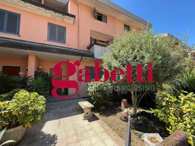 Villetta bifamiliare in vendita di 220 m² in Via Claudio Coccia, 8