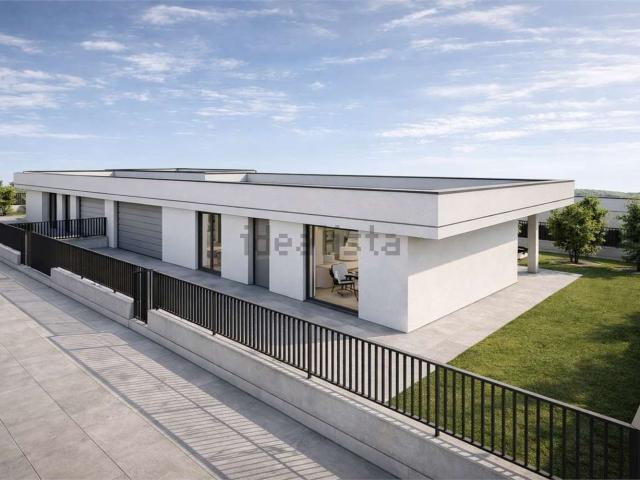 Villetta bifamiliare in vendita di 220 m² in Via Crosare