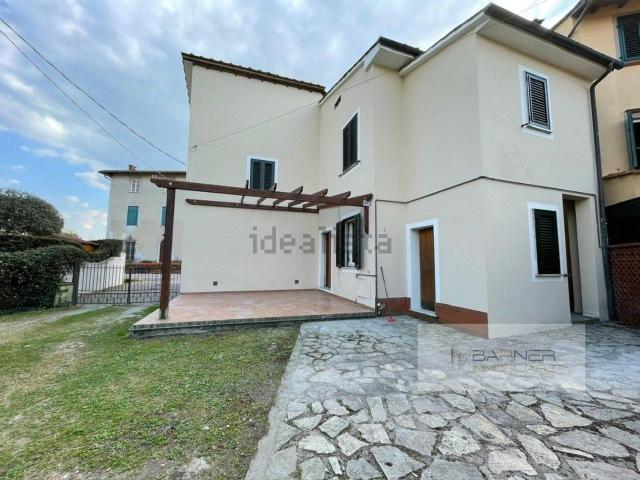 Villetta bifamiliare in vendita di 220 m² in Via dei Serafini