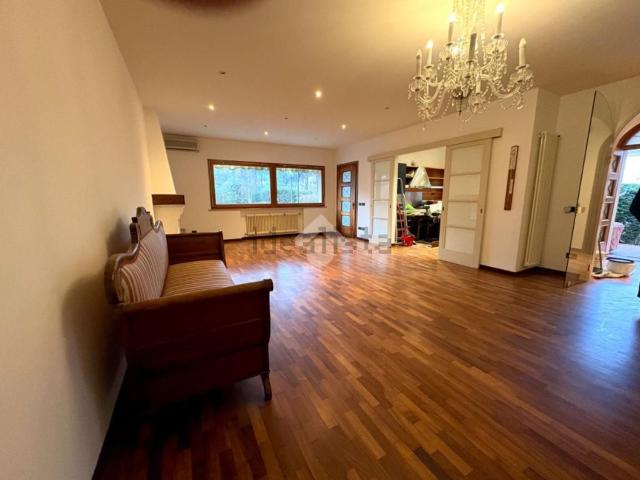 Villetta bifamiliare in vendita di 220 m² in Via del Correggio, 15