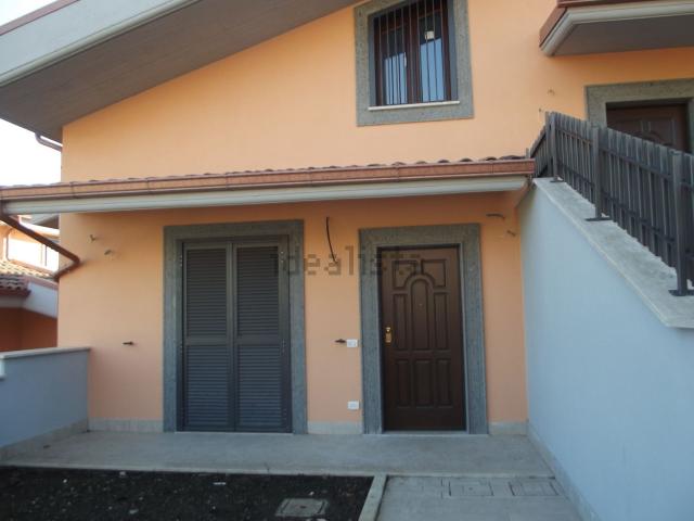 Villetta bifamiliare in vendita di 220 m² in Via del Fosso Centroni, 198