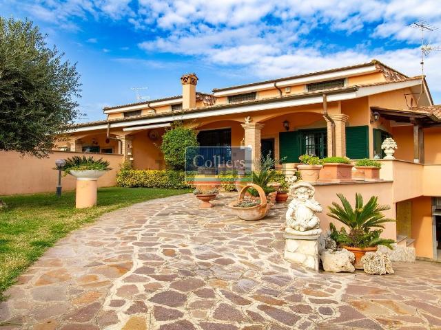 Villetta bifamiliare in vendita di 220 m² in Via del Mare