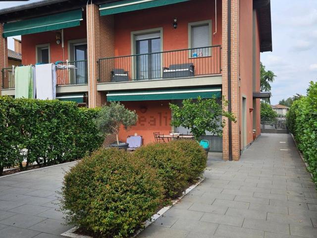 Villetta bifamiliare in vendita di 220 m² in Via della Costituzione, 275
