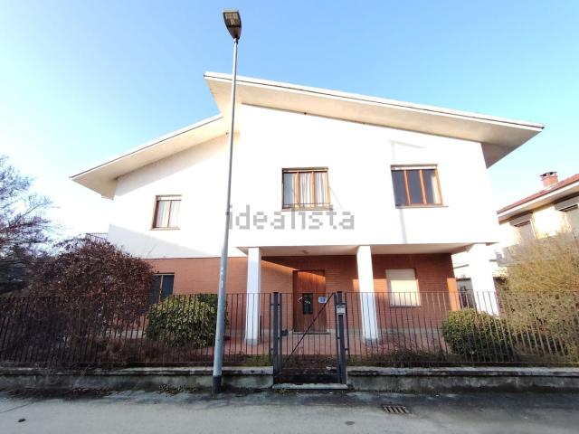 Villetta bifamiliare in vendita di 220 m² in Via G. B. Imberti, 20