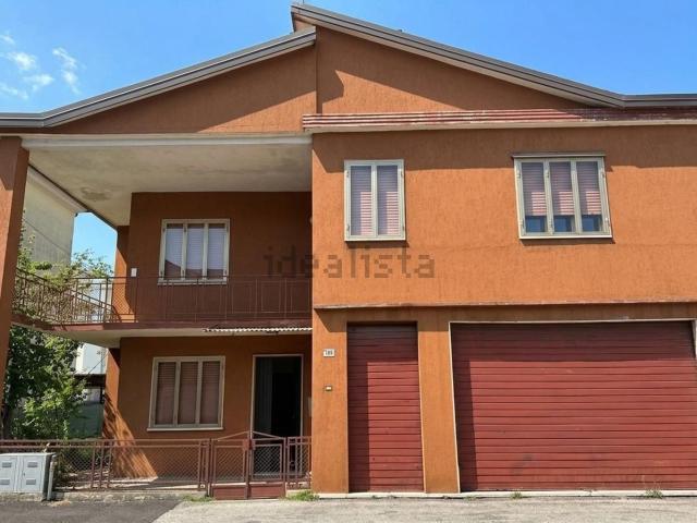 Villetta bifamiliare in vendita di 220 m² in Via Galvani