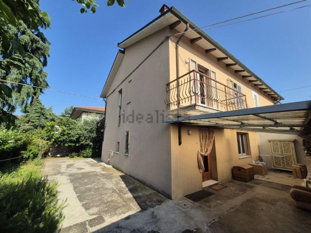 Villetta bifamiliare in vendita di 220 m² in Via Guido Bagnolini