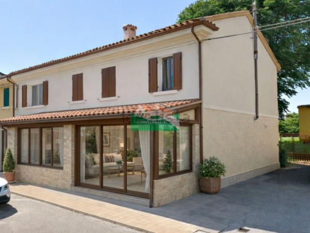 Villetta bifamiliare in vendita di 220 m² in Via Leonardo Sciascia