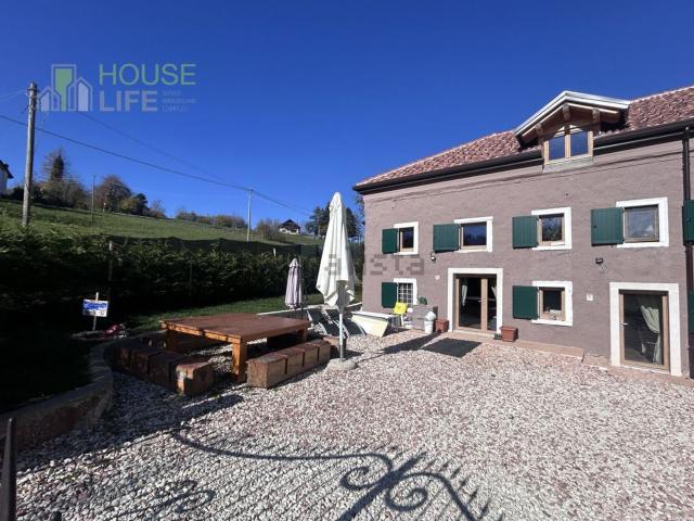 Villetta bifamiliare in vendita di 220 m² in Via Martiri della Libertà
