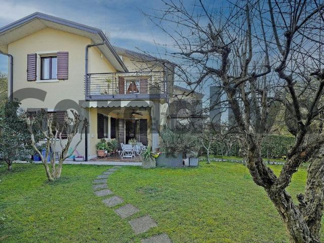 Villetta bifamiliare in vendita di 220 m² in Via Pasubio, 6