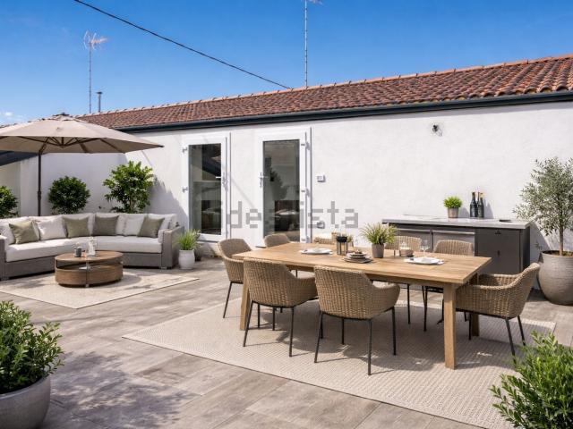 Villetta bifamiliare in vendita di 220 m² in Via Pes di Villamarina, 18