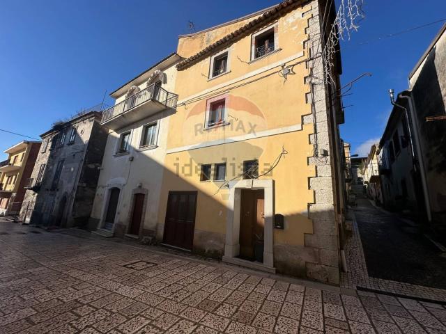 Villetta bifamiliare in vendita di 220 m² in Via Roma, 27