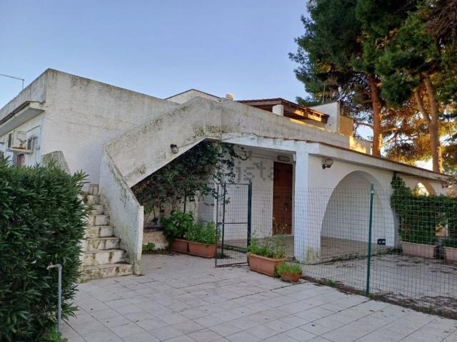 Villetta bifamiliare in vendita di 220 m² in Via San Donato Palumbo, 1