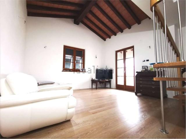 Villetta bifamiliare in vendita di 220 m² in Via spagna, 70