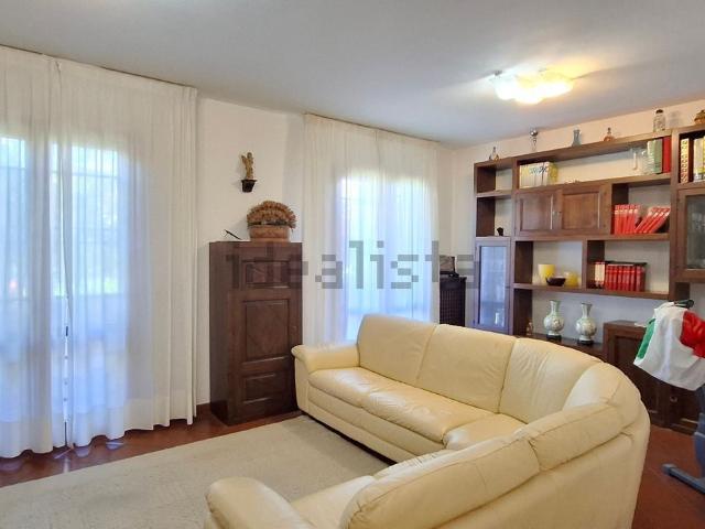 Villetta bifamiliare in vendita di 220 m² in Viale Aldo Moro