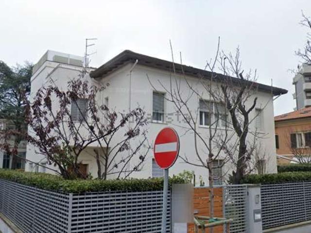 Villetta bifamiliare in vendita di 220 m² in Viale Cesare Battisti