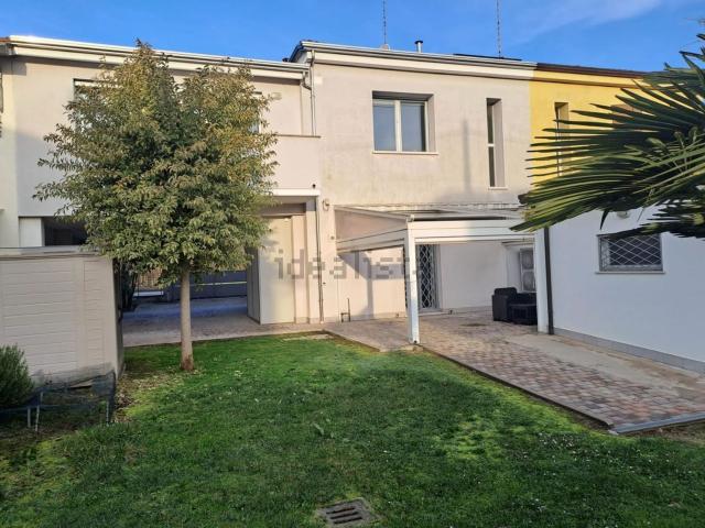 Villetta bifamiliare in vendita di 220 m²