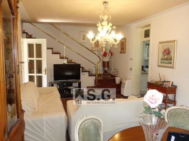 Villetta bifamiliare in vendita di 220 m²