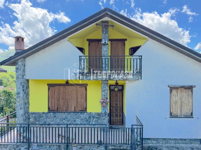 Villetta bifamiliare in vendita di 221 m² in Via Bonelli, 21
